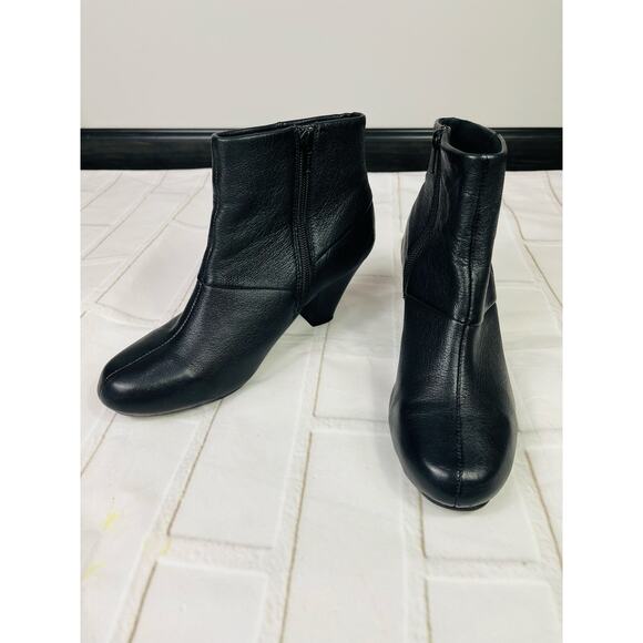 Clarks leather black block heel ankle booties sz 7.5M - Picture 8 of 9